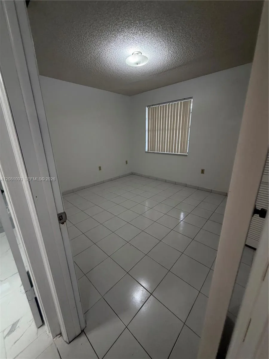 7577 W 5th Ln Hialeah, FL 33014