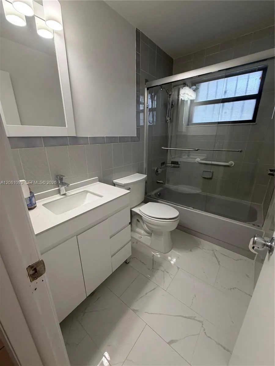 7577 W 5th Ln Hialeah, FL 33014