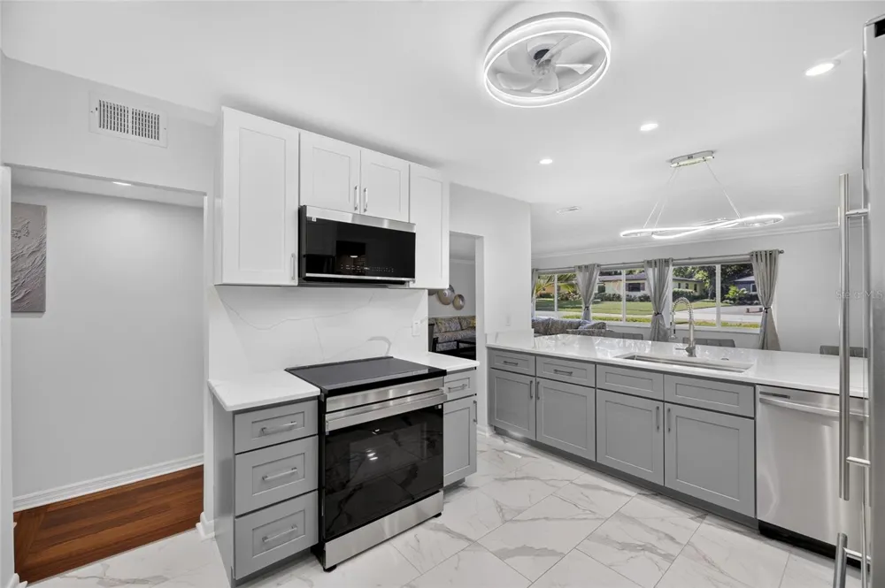 506 S LARRY CIRCLE Brandon, FL 33511