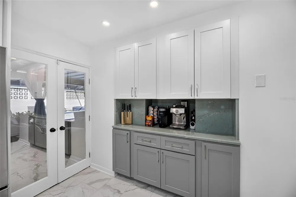 506 S LARRY CIRCLE Brandon, FL 33511