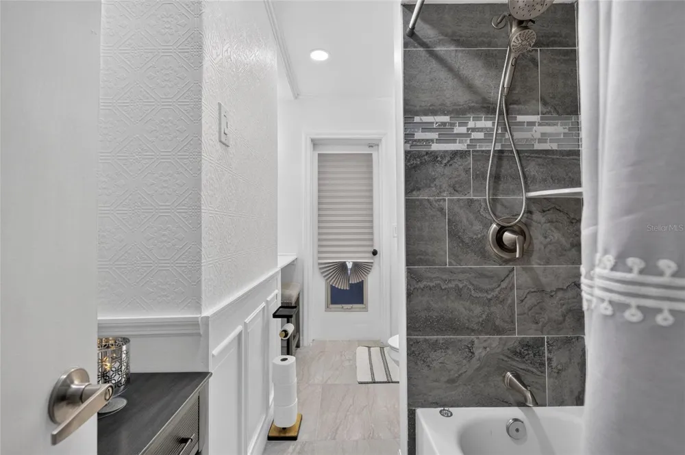506 S LARRY CIRCLE Brandon, FL 33511