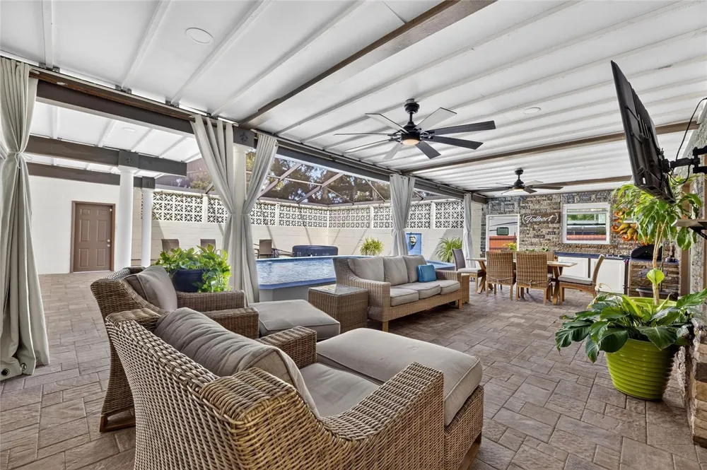 506 S LARRY CIRCLE Brandon, FL 33511