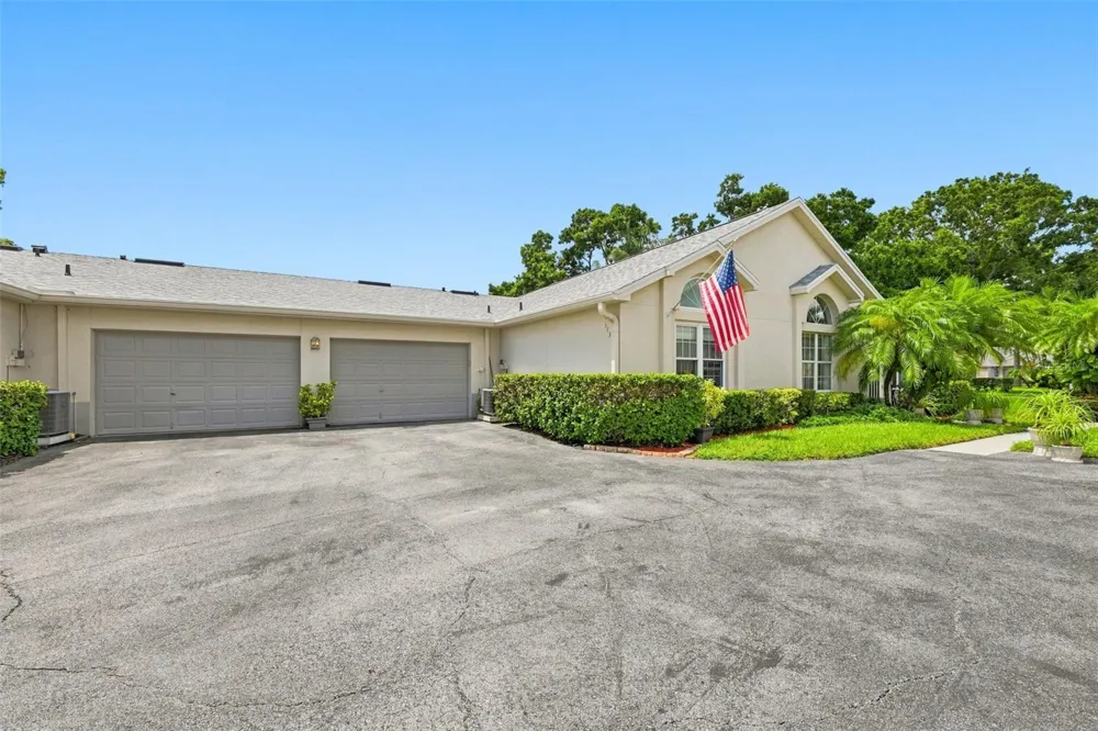 1131 GOLFVIEW WOODS DRIVE Ruskin, FL 33573