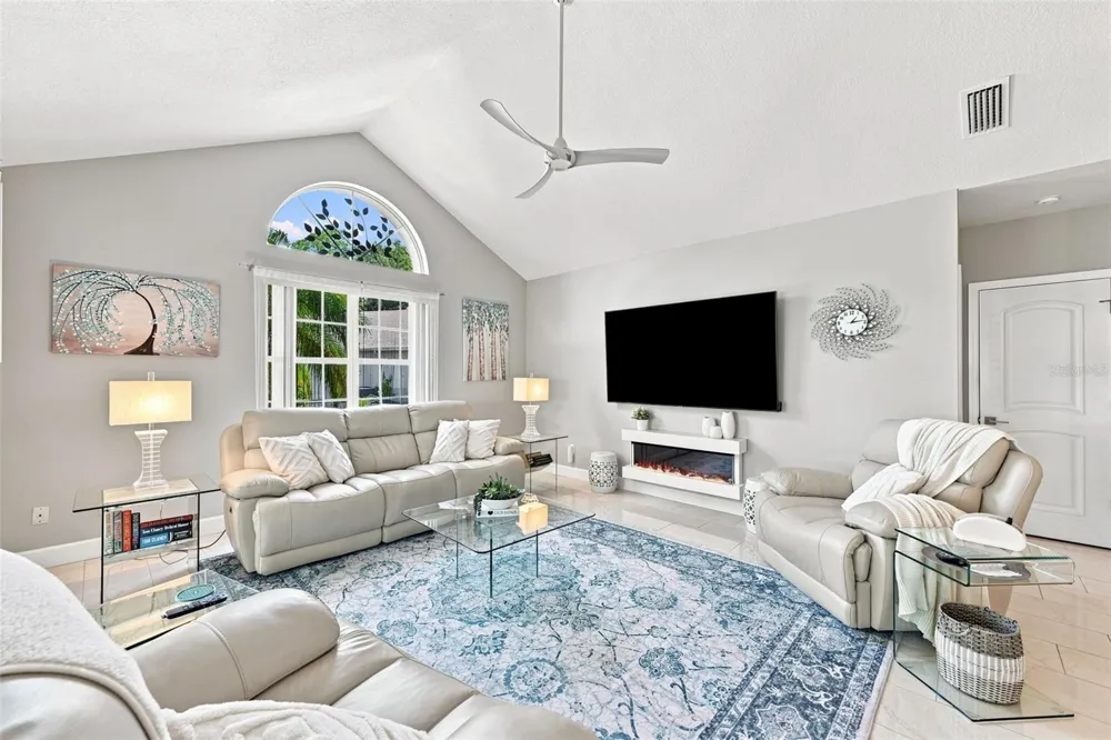 1131 GOLFVIEW WOODS DRIVE Ruskin, FL 33573