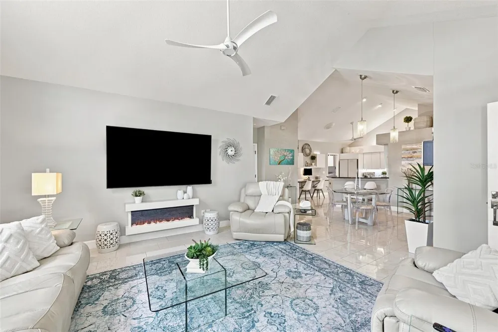 1131 GOLFVIEW WOODS DRIVE Ruskin, FL 33573
