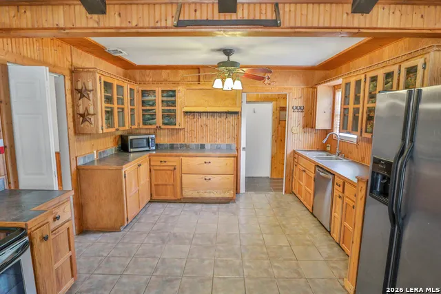 1204 LAKESIDE DR W Canyon Lake, TX 78133