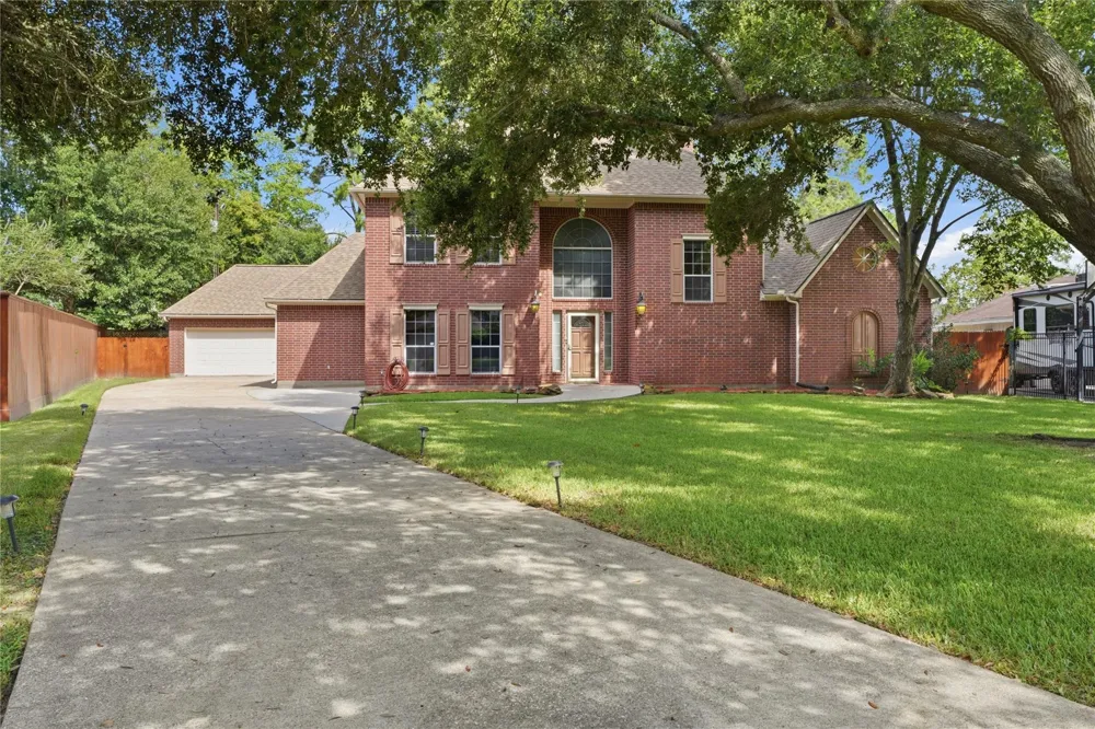 708 Bayou Crest Circle Dickinson, TX 77539