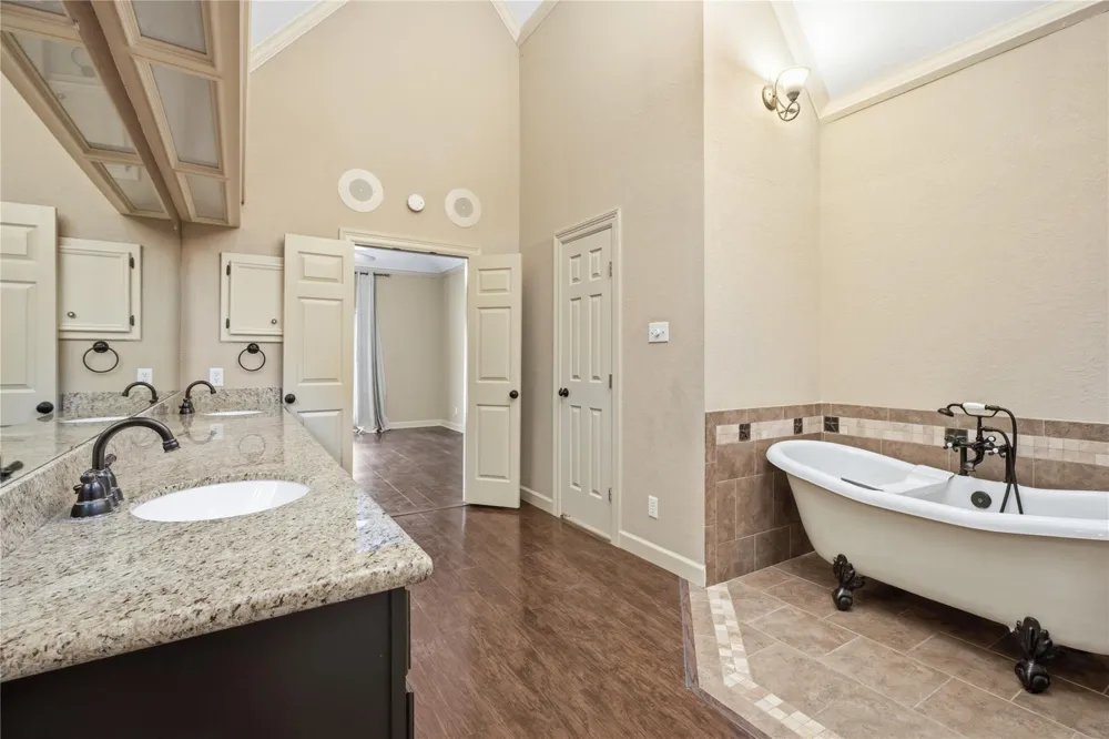 708 Bayou Crest Circle Dickinson, TX 77539
