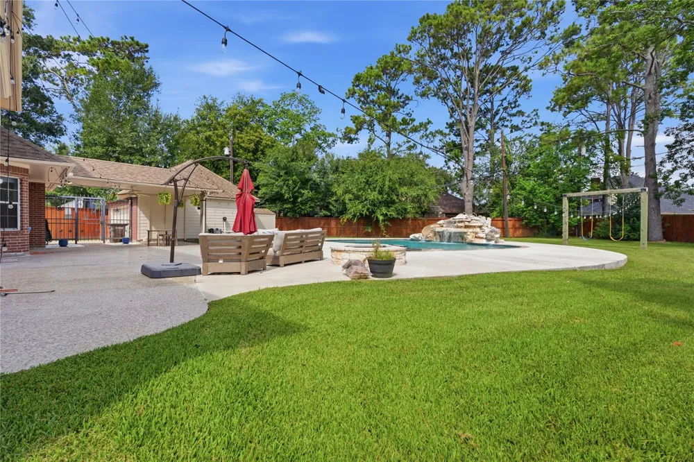 708 Bayou Crest Circle Dickinson, TX 77539