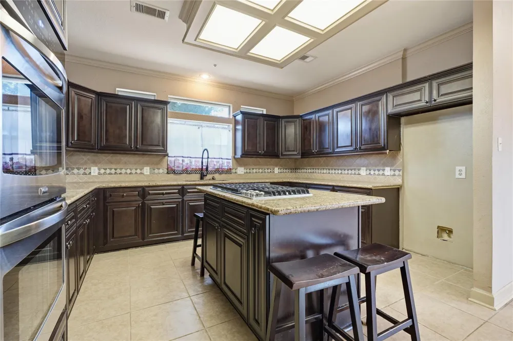 708 Bayou Crest Circle Dickinson, TX 77539