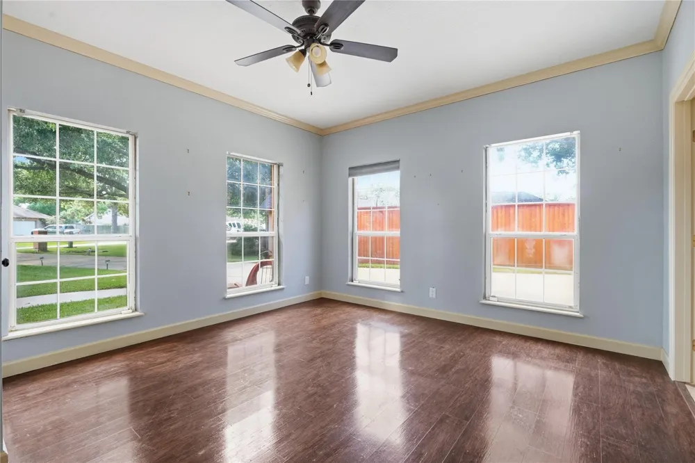 708 Bayou Crest Circle Dickinson, TX 77539