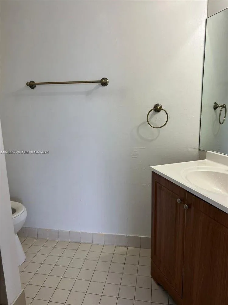 6955 NW 186th St #F205 Hialeah, FL 33015