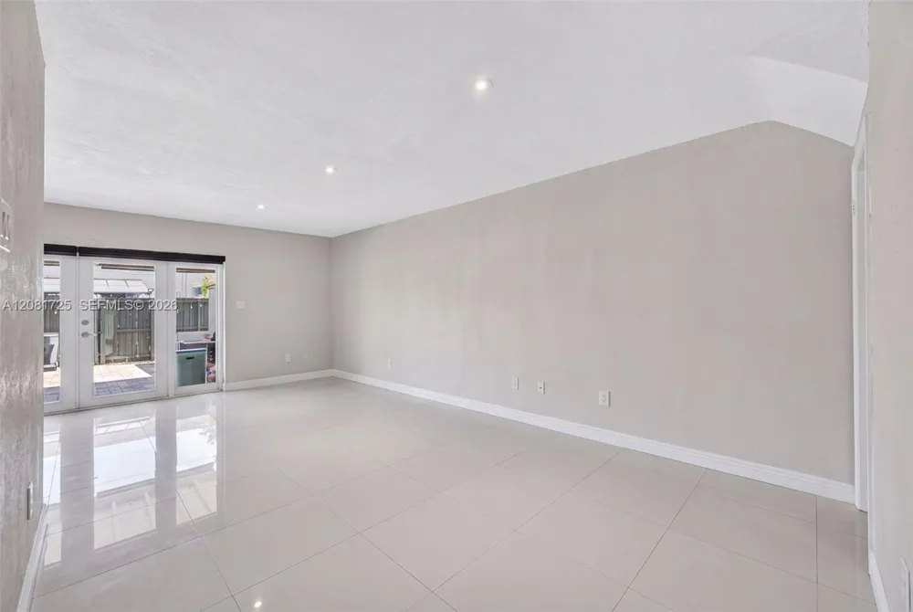 6965 W 2nd Way Hialeah, FL 33014