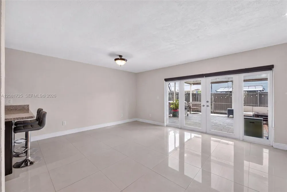 6965 W 2nd Way Hialeah, FL 33014