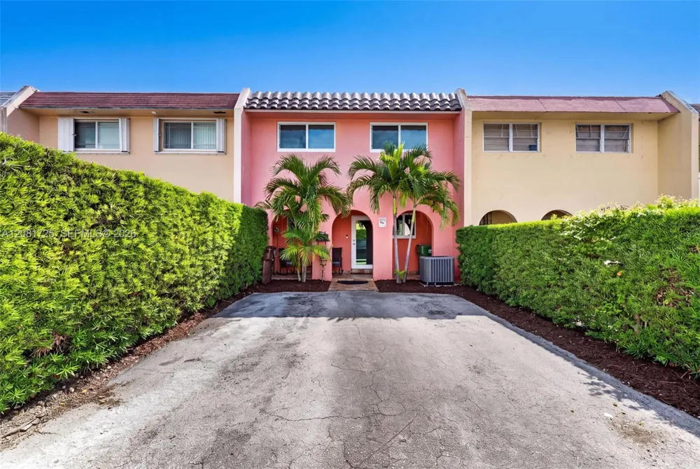 6965 W 2nd Way Hialeah, FL 33014
