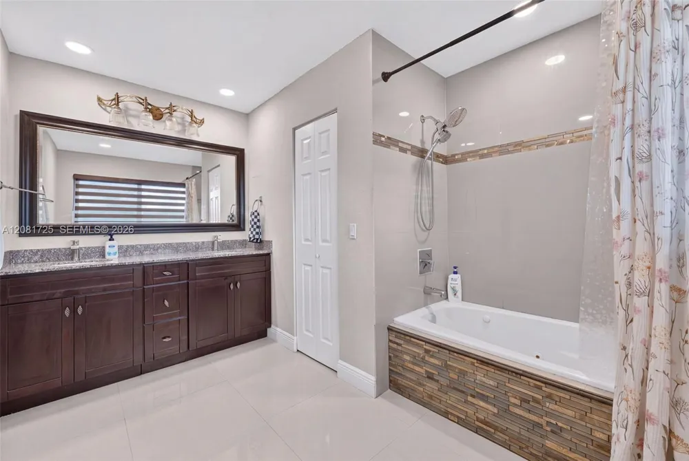 6965 W 2nd Way Hialeah, FL 33014