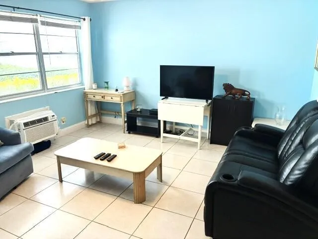 110 MARKHAM F #110 Deerfield Beach, FL 33442