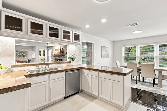 108 Sir Arthur Ct Castle Hills, TX 78213