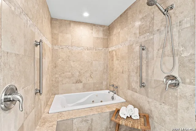 108 Sir Arthur Ct Castle Hills, TX 78213