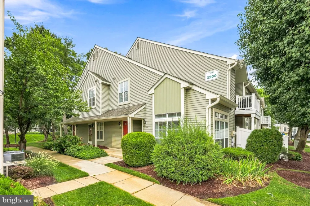 2202 YARMOUTH LANE Mt Laurel, NJ 08054