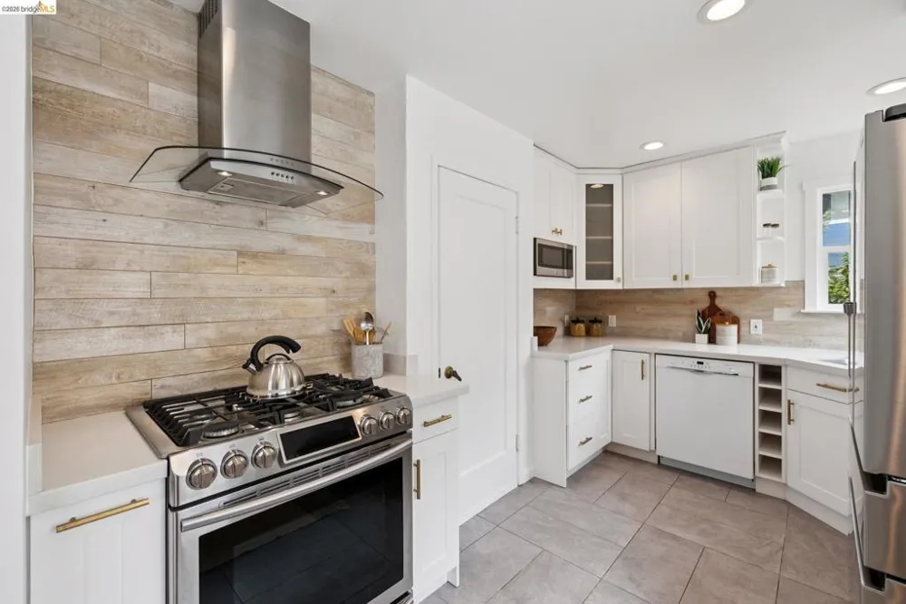 3530 Victor Ave Oakland, CA 94619