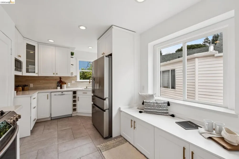 3530 Victor Ave Oakland, CA 94619