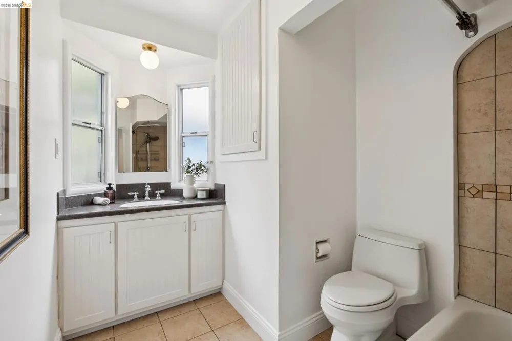 3530 Victor Ave Oakland, CA 94619
