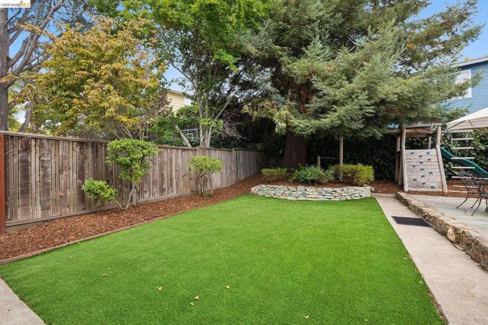 3530 Victor Ave Oakland, CA 94619