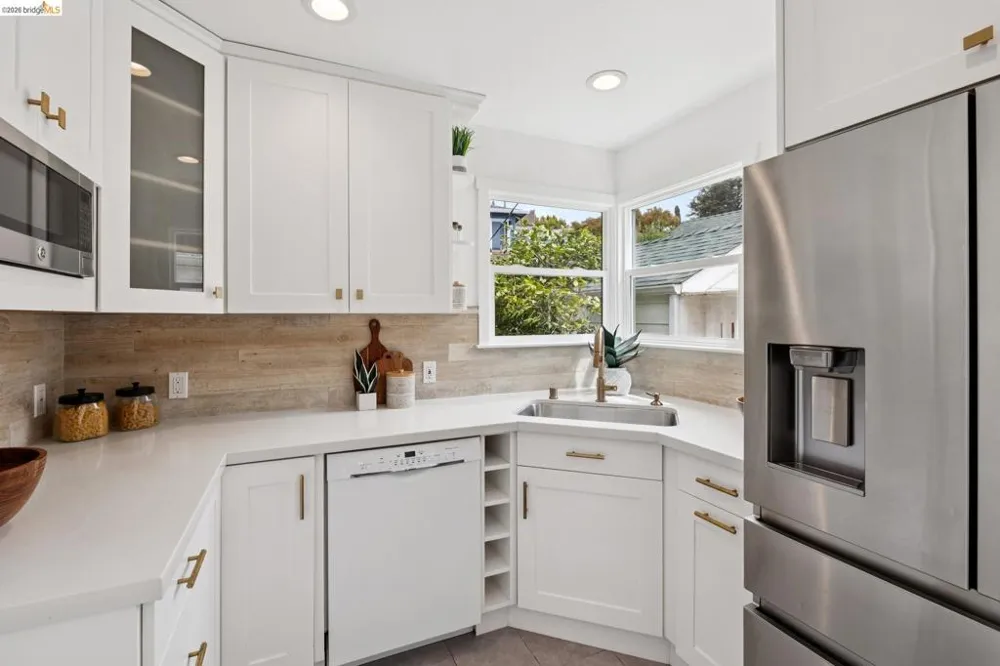3530 Victor Ave Oakland, CA 94619