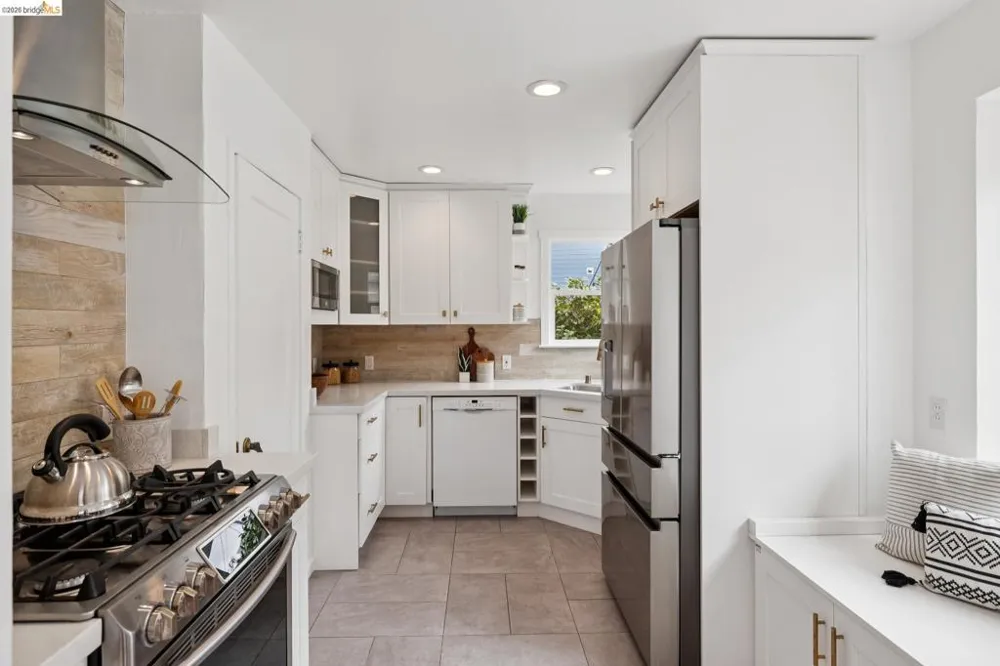 3530 Victor Ave Oakland, CA 94619