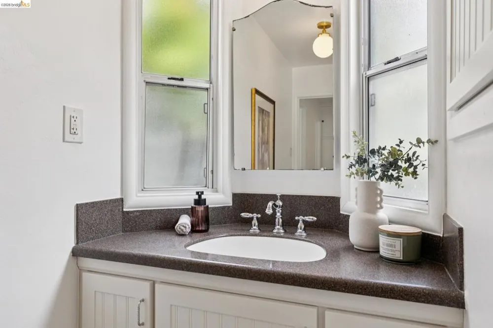 3530 Victor Ave Oakland, CA 94619