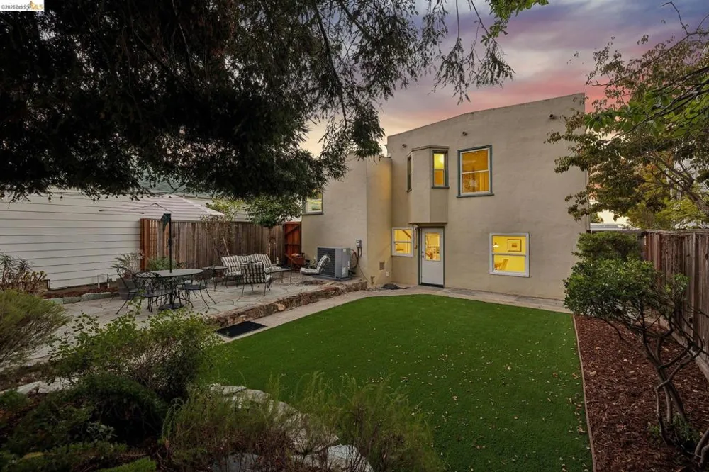 3530 Victor Ave Oakland, CA 94619