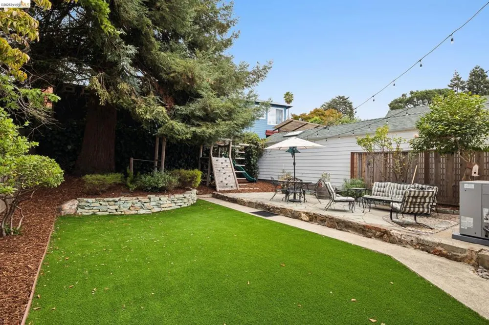 3530 Victor Ave Oakland, CA 94619