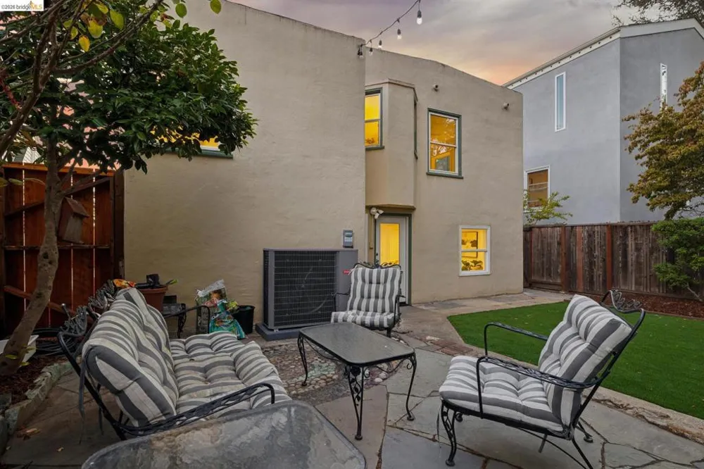 3530 Victor Ave Oakland, CA 94619