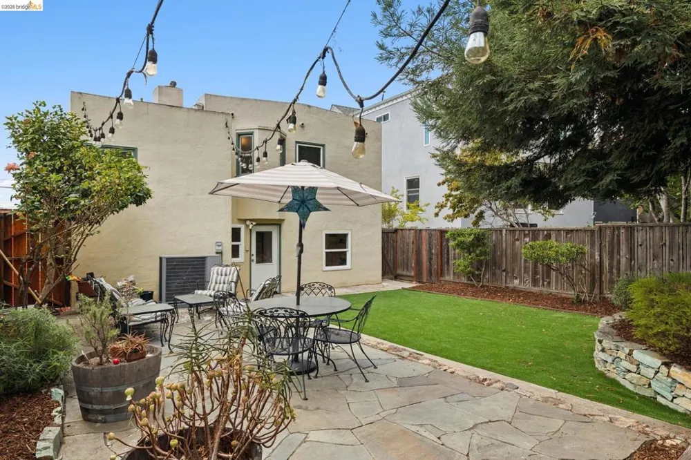 3530 Victor Ave Oakland, CA 94619