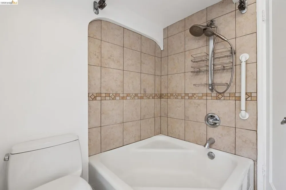 3530 Victor Ave Oakland, CA 94619