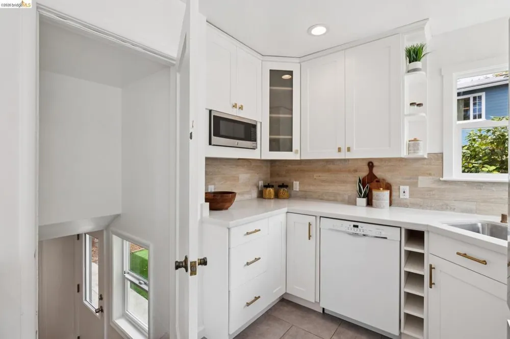 3530 Victor Ave Oakland, CA 94619