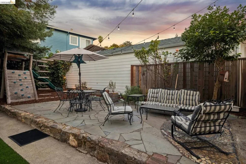 3530 Victor Ave Oakland, CA 94619