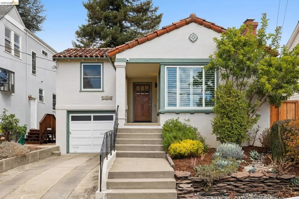 3530 Victor Ave Oakland, CA 94619
