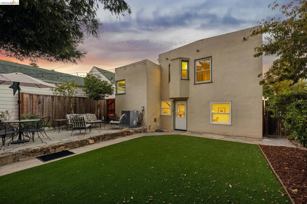 3530 Victor Ave Oakland, CA 94619