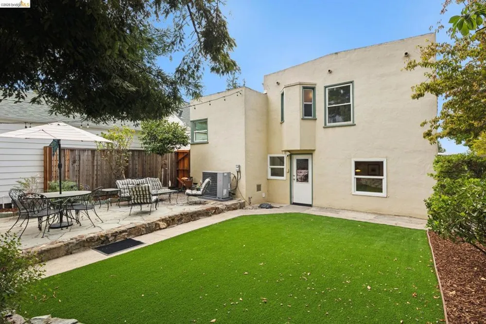 3530 Victor Ave Oakland, CA 94619