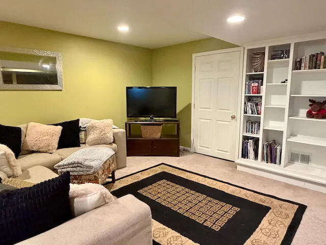 2817 Windside Court Ann Arbor, MI 48103