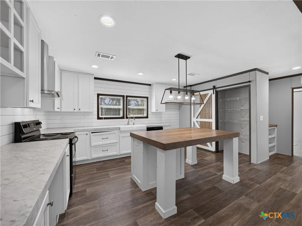 209 Sandy Oaks Drive Seguin, TX 78155