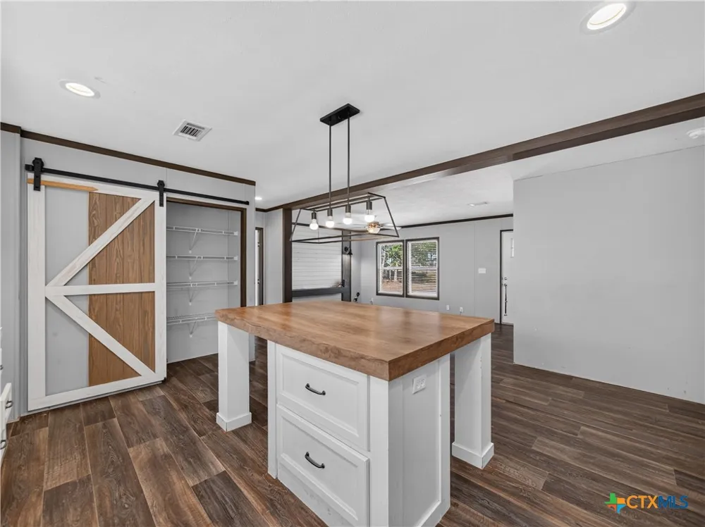 209 Sandy Oaks Drive Seguin, TX 78155