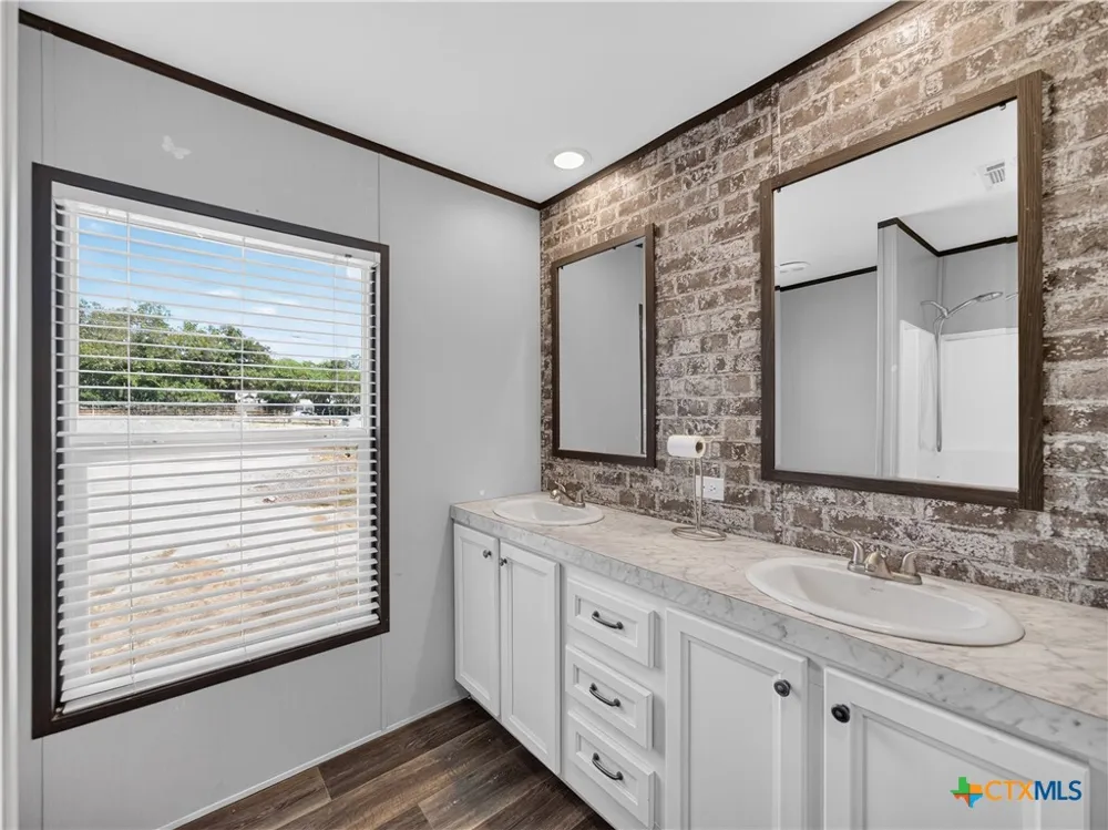 209 Sandy Oaks Drive Seguin, TX 78155