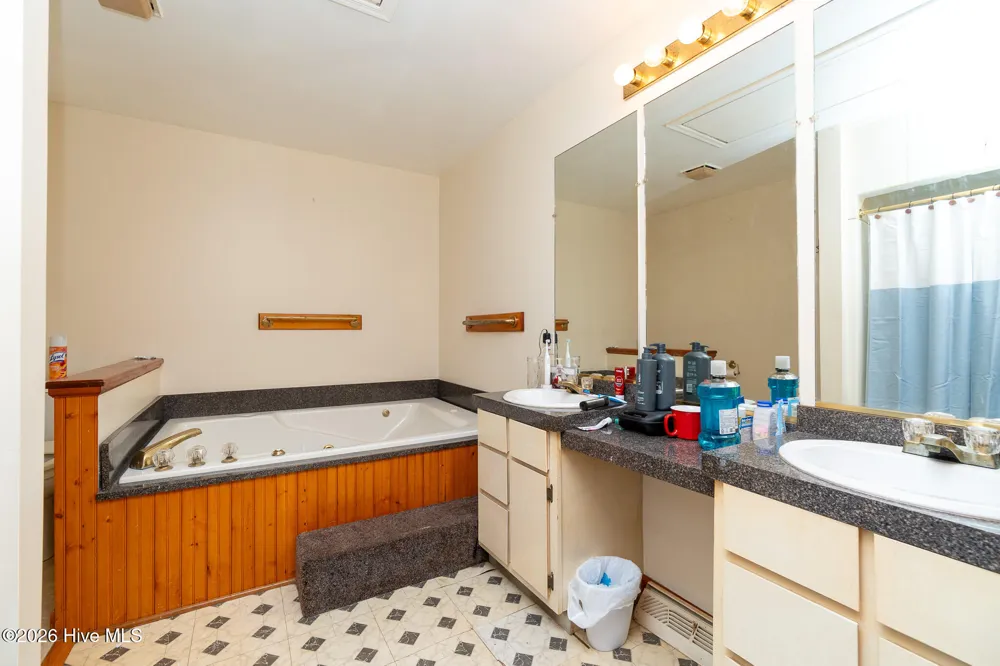 205 S End Road Knotts Island, NC 27950