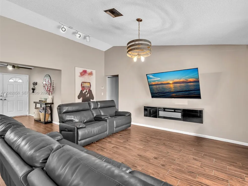 8240 NW 54th St #8240 Lauderhill, FL 33351
