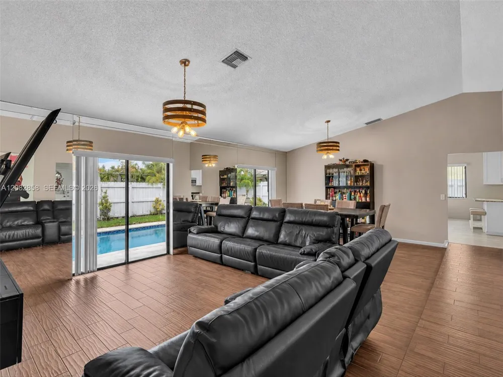 8240 NW 54th St #8240 Lauderhill, FL 33351