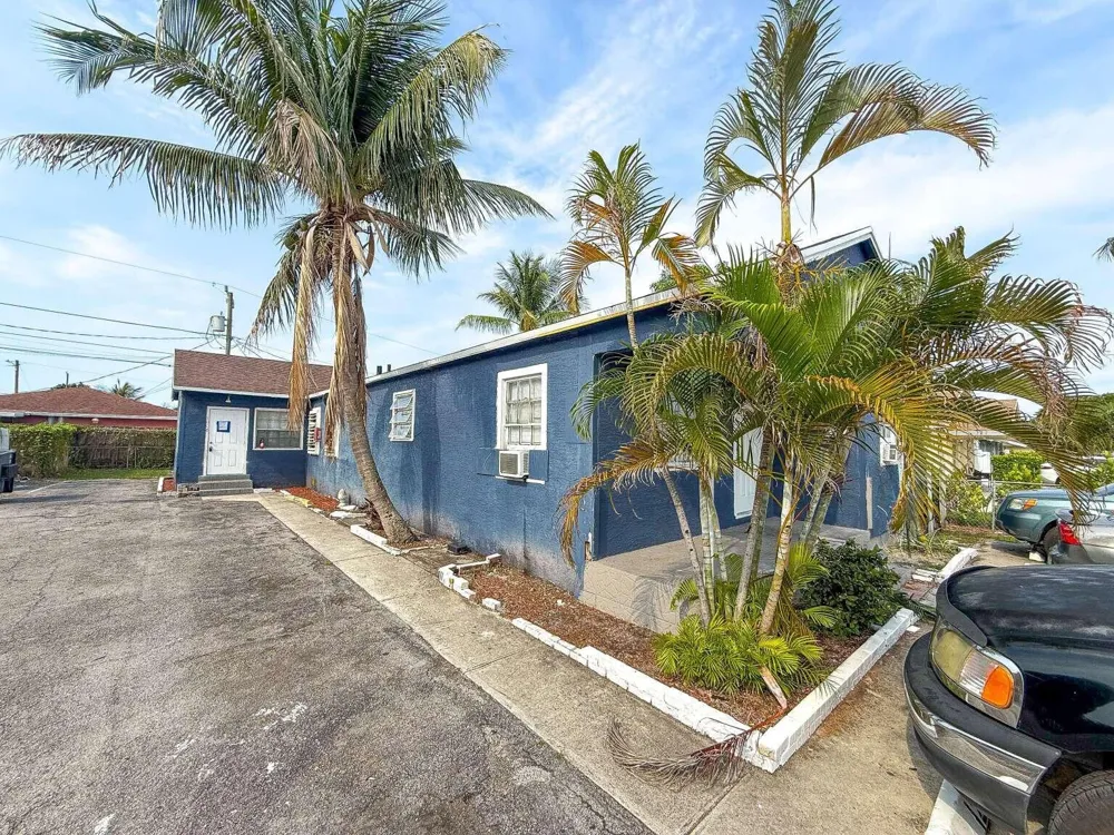 1000 W LAKEWOOD ROAD West Palm Beach, FL 33405