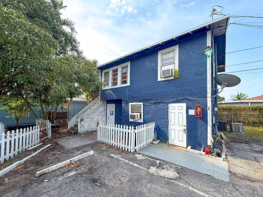 1000 W LAKEWOOD ROAD West Palm Beach, FL 33405